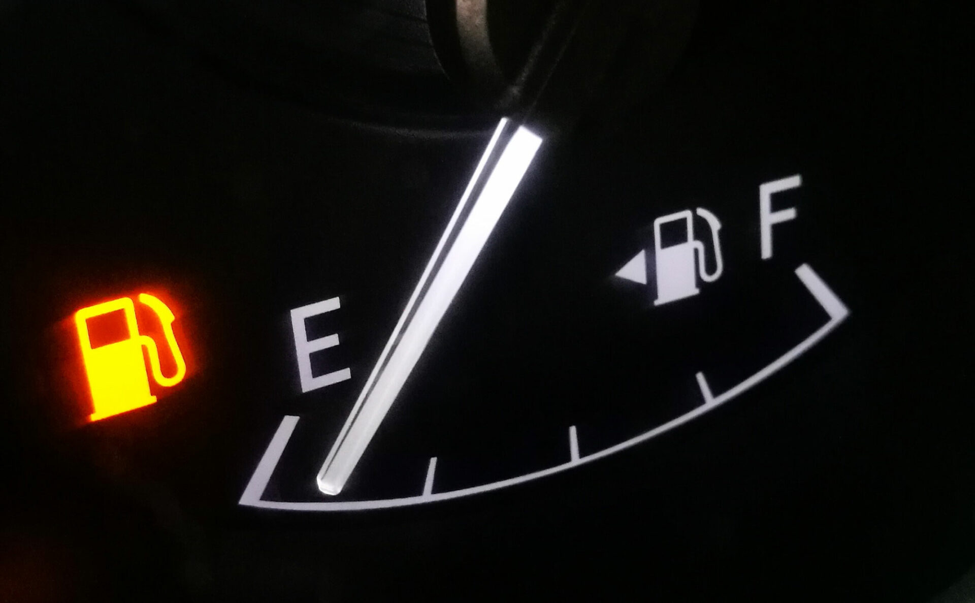 Combustible de auto está por terminar